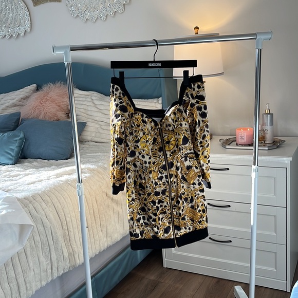 H&Moschino Gold Chain Off Shoulder Dress - Picture 5 of 8